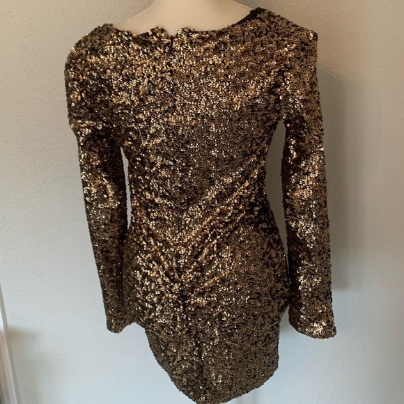 Haoduoyi Sparkly Sequin Fitted Mini Dress with V-Neck - Picture 7 of 13